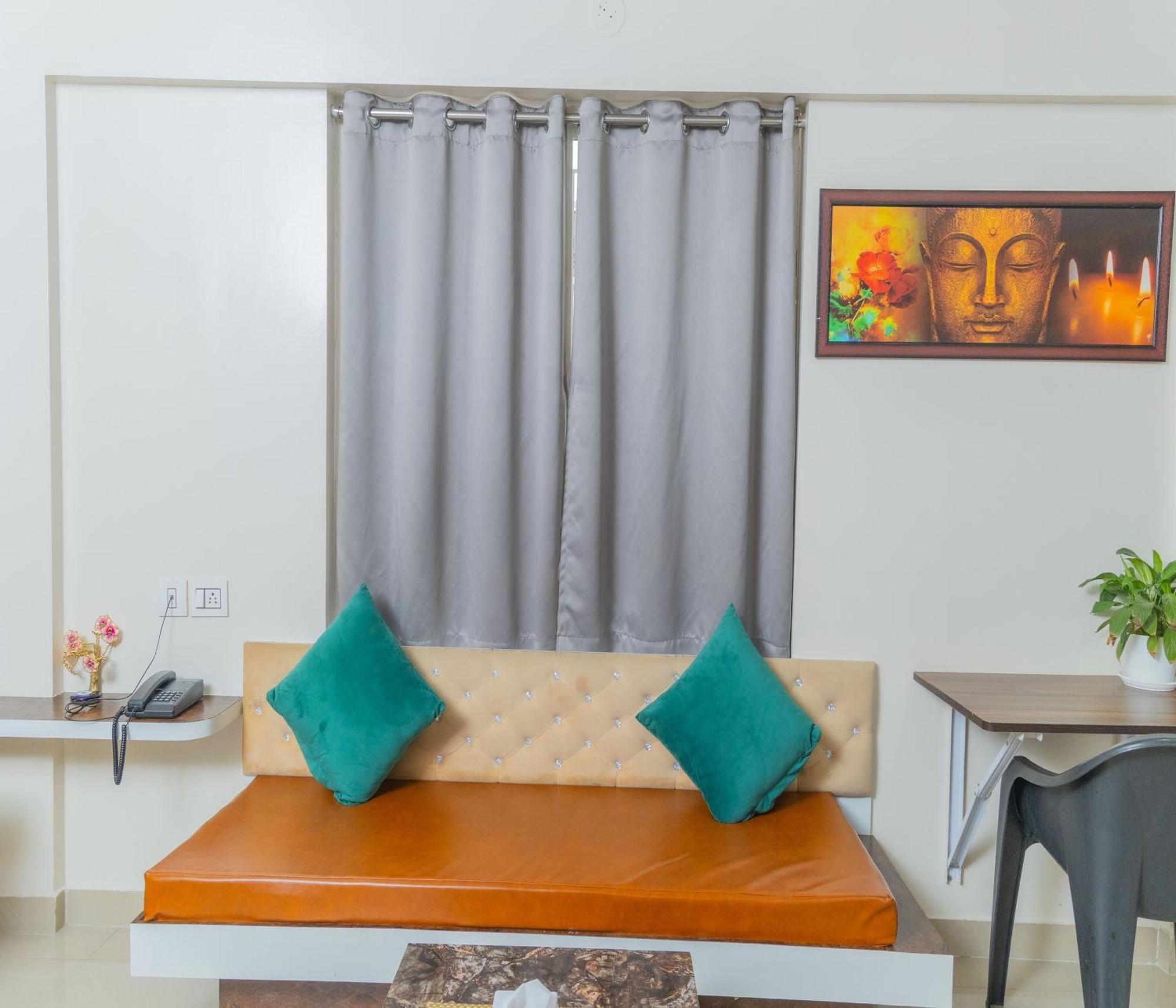 Copper 11 Service -sb Road, Shivaji Nagar, Apartment Pune