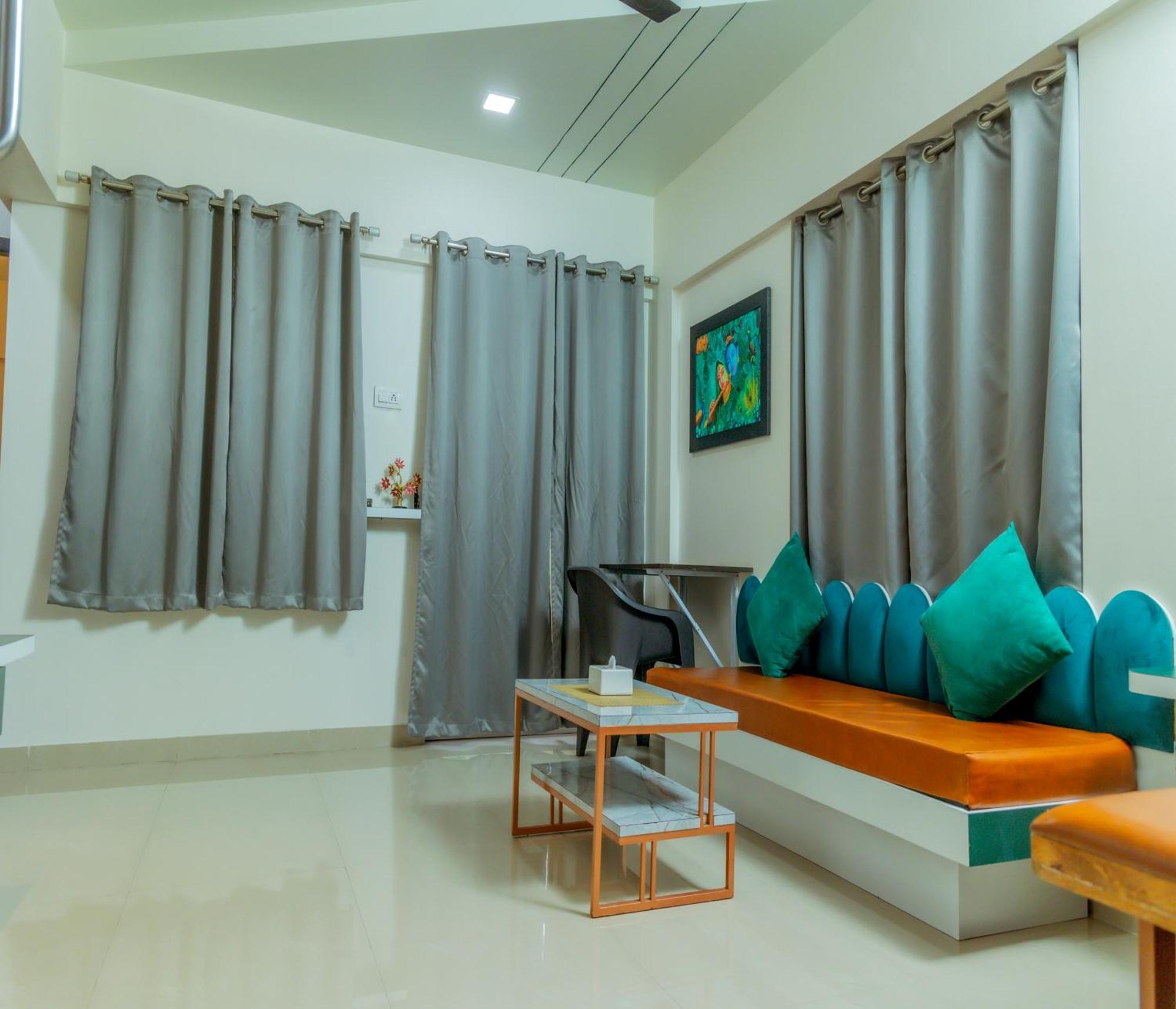 Copper 11 Service -sb Road, Shivaji Nagar, Apartment
